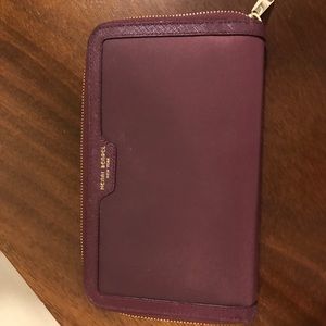 Henri Bendel Zip Around Wallet